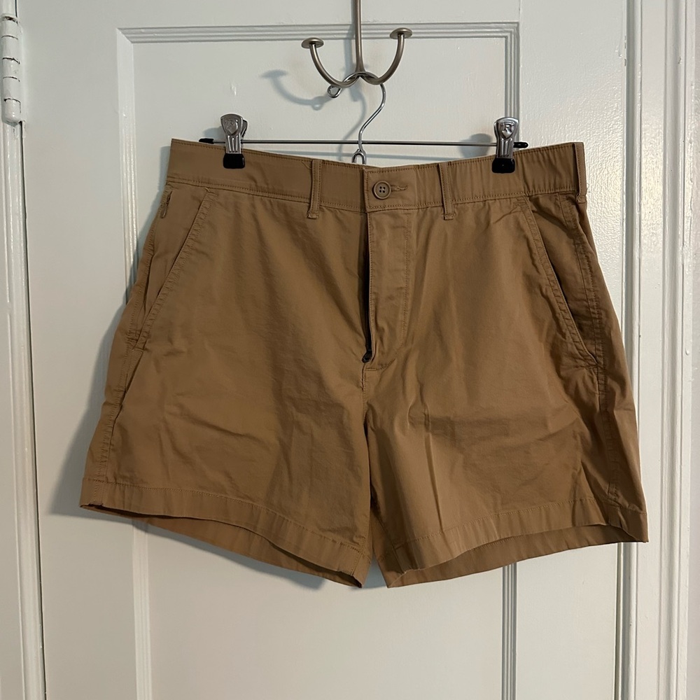 Abercrombie and Fitch All Day Short - Stretch, Athletic Fit Khaki Short
